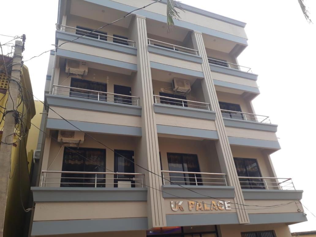 Goroomgo Hotel Uk Palace Puri Exterior photo
